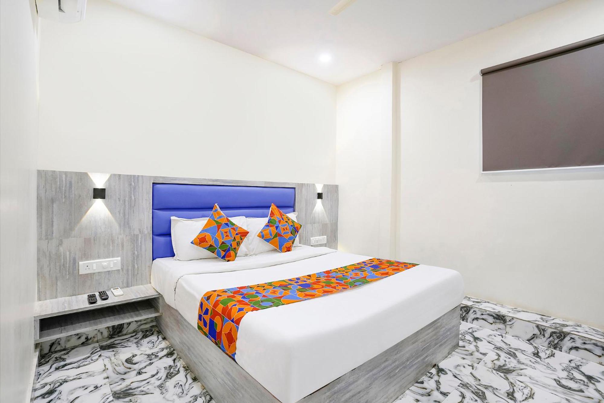 Отель Fabexpress Good Luck Residency - Nr Nesco Exhibition Center Мумбаи Экстерьер фото